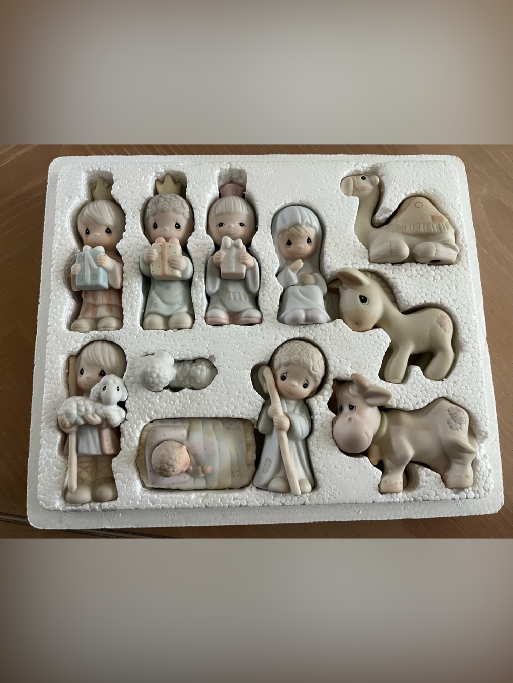 Precious Moments Miniature Nativity 11 piece set. - Picture 2 of 10